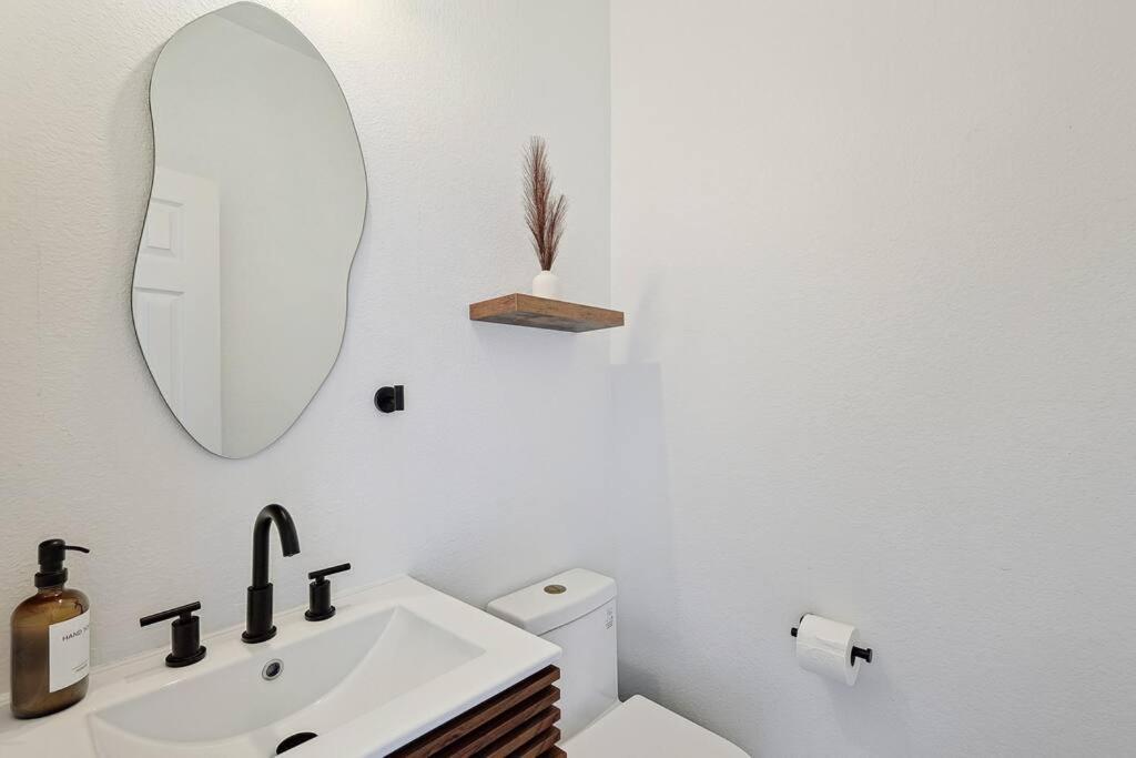 Вілла Wellness Oasis 5Br W Pool + Huge Yard + Fire Pit Sachse Екстер'єр фото